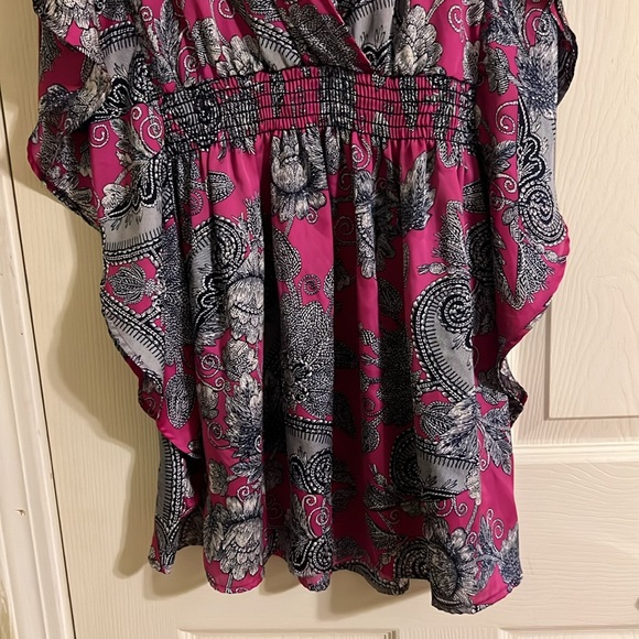 Freshine short sleeve top for women. Size S - Picture 3 of 5